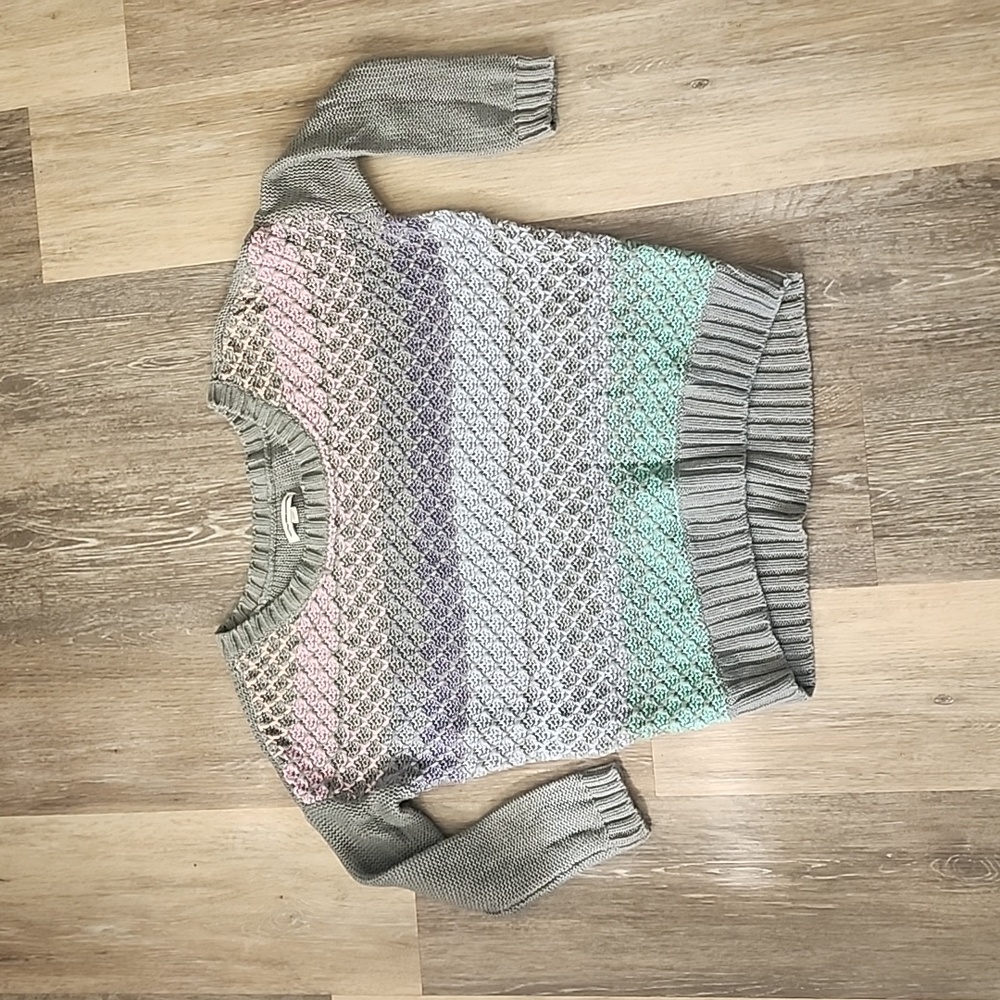 American Eagle gray sweater 3/4 sleeves pastle knit. Never worn, sz small